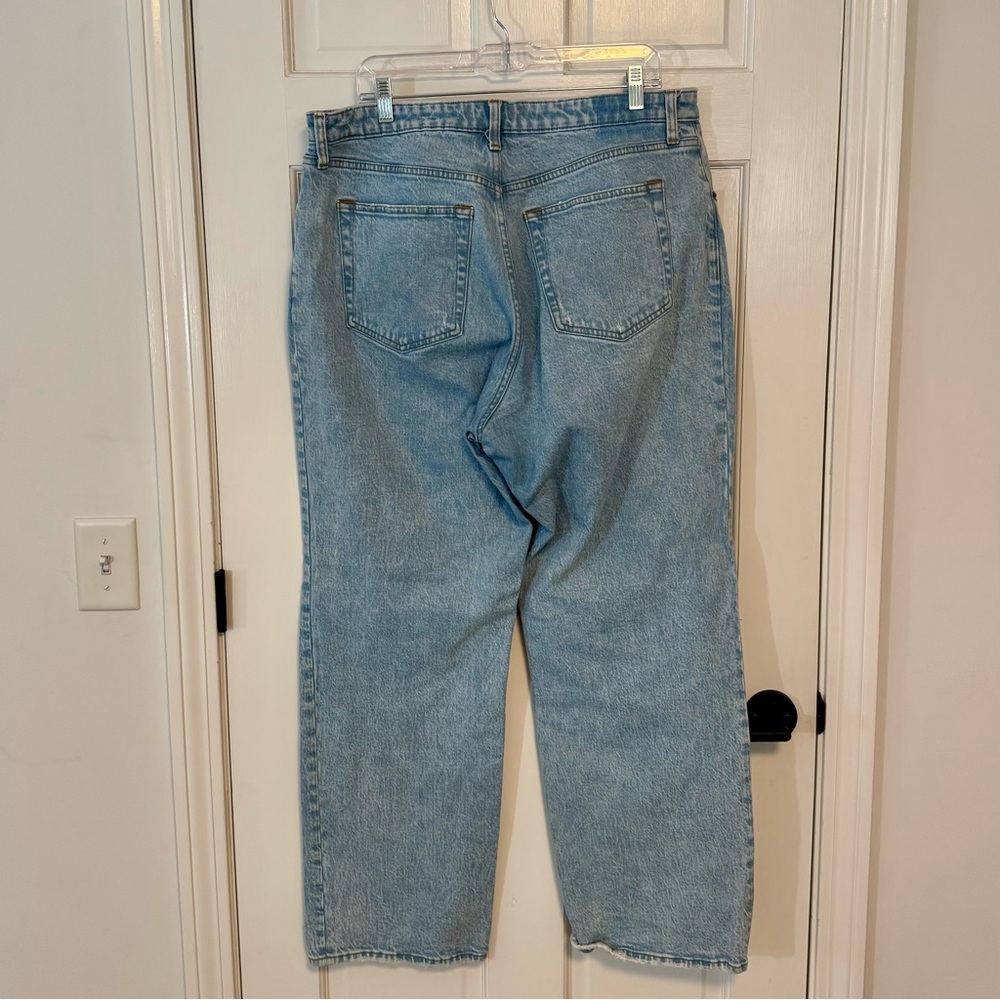 Abercrombie & Fitch, The 90s Relaxed Jean, High Rise, Curve Love, Size 33 - EUC - Picture 2 of 6